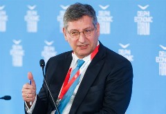 ΕΤΕ: Τι ανεβάζει τον πήχη για την ανάπτυξη στο 2,5% το 2025