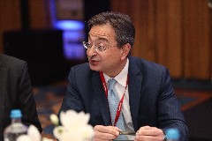 Ο άνθρωπος που «έφτιαξε» τη μεγαλύτερη τράπεζα σε Ελλάδα και Κύπρο