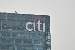 Η Citi αναθεωρεί θετικά τις τιμές-στόχους των ελληνικών τραπεζών