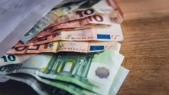 Στα «χαρτιά» η αύξηση του διαθέσιμου εισοδήματος των νοικοκυριών