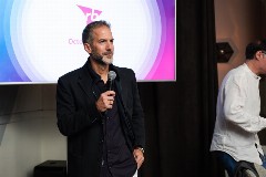 Σκλαβενίτης: Κοιτάζει εκτός συνόρων και απέκτησε επικεφαλής Global Operations – Η διαδρομή του Nίκου Τσακαλάκη