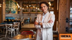 Δίπλα στις πολύ μικρές και μικρές επιχειρήσεις, δίπλα στην κοινωνία