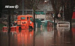 “Εφιαλτική” εκτίμηση από την Allianz Research για τις επιπτώσεις σε ΑΕΠ και εισόδημα από μεγάλο πλημμυρικό φαινόμενο στην Ελλάδα