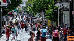 Τα δύο πρόσωπα της οικονομίας των νοικοκυριών: Ανεβαίνει ο πλούτος, πέφτει η αποταμίευση, «φουσκώνει» ο δανεισμός