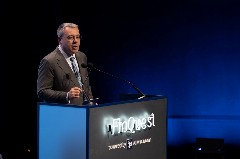 Ο Έλληνας τραπεζίτης με τις μεγάλες προσδοκίες – Από τις διαδοχικές εξαγορές στο deal με την «αλεπού των αγορών»