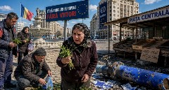 Σοκαριστική προειδοποίηση Κεντρικής Τράπεζας Ρουμανίας: Θα τρώμε χόρτα και φλοιούς δέντρων, στέρεψαν τα ευρωπαϊκά χρήματα... βουλιάζουμε
