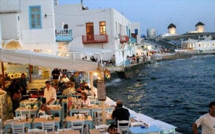 Eurobank: O τουρισμός-«ανάχωμα» στο εμπορικό έλλειμμα